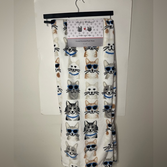 NWT Wags & Whiskers Cool Kitty Cat Sunglasses Fashion Throw Blanket 50"x70" - Picture 1 of 4